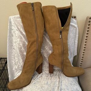 Unique Looking Bongo faux suede knee high boot 9.5.